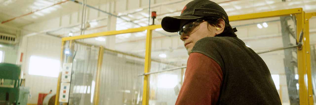 Cardinal Glass employee Cardinal Glass employee